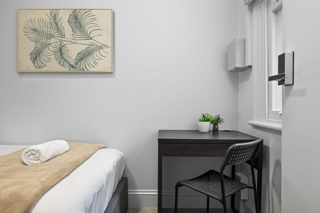 Luxe Single - Ac - Next To Station - Nearby Hot Spots - Shared Bathroom * Sydney