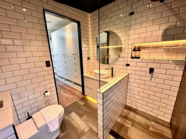 3 Storey House Walk To Fox Scg &