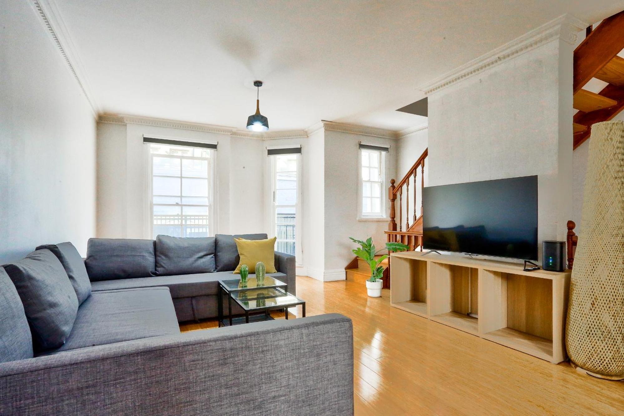 Holiday home 2 Bedroom House At The Centre Of Pyrmont Sydney