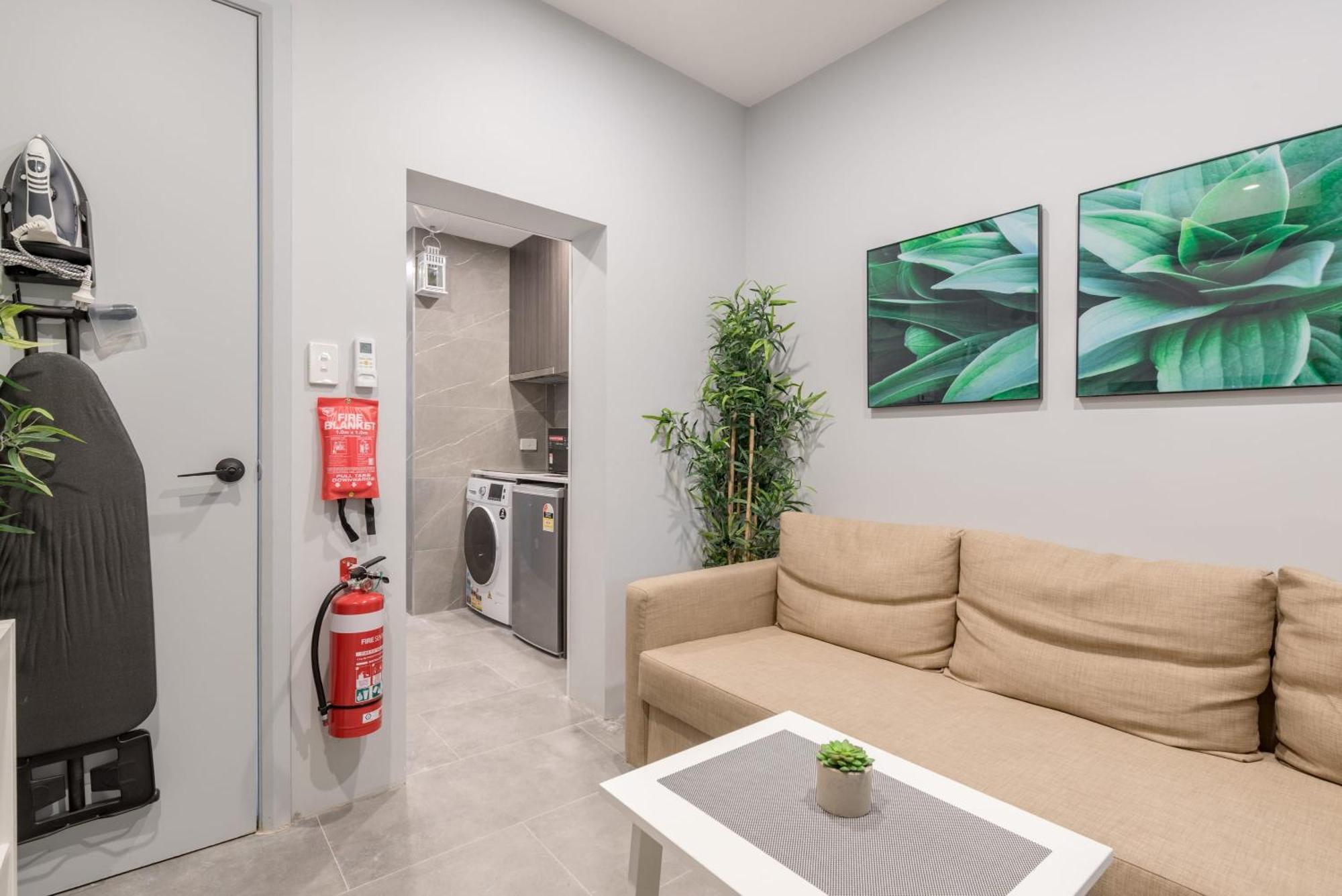 Modern Single - Ac - 1min Walk To Central- Close To Darling Harbour Chinatown Cbd - Shared Bathroom Guest house Sydney