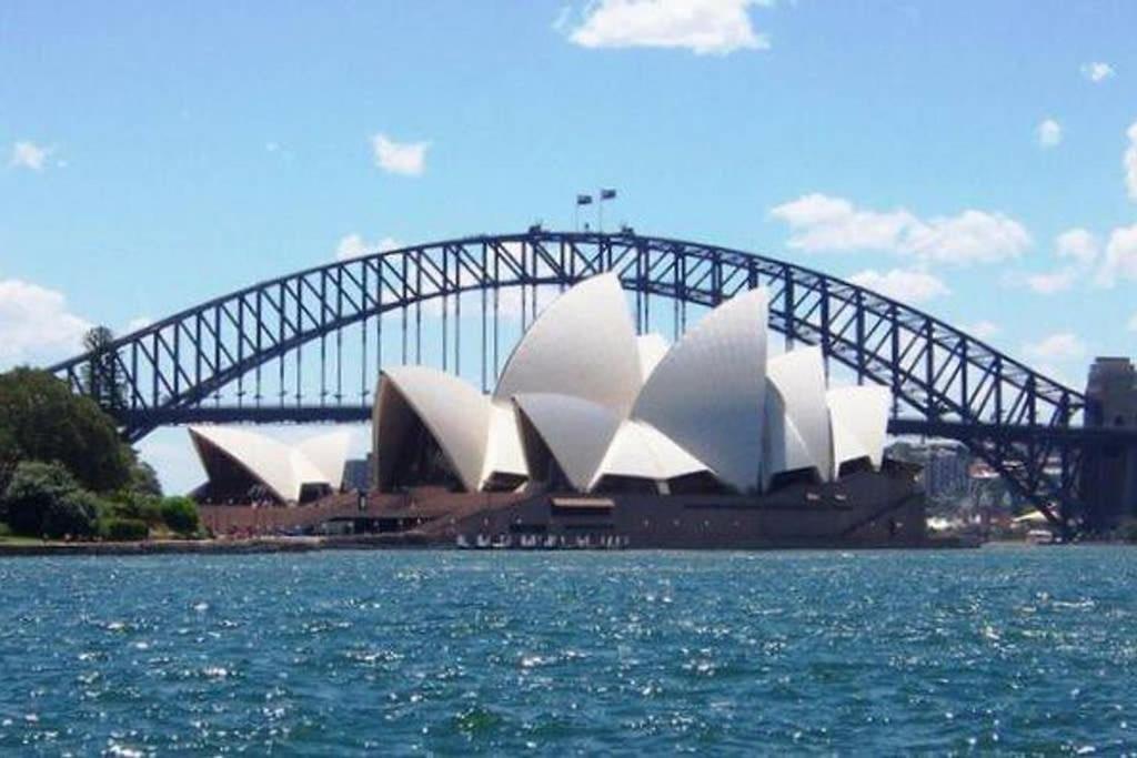 Bright King - Waterfront - Near Stations - Shared Bathroom Sydney