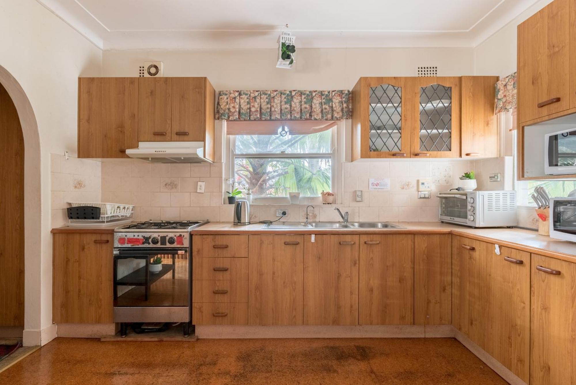Stylish Triple - Waterfront - Mins To Station - Shared Bathroom Guest house Sydney