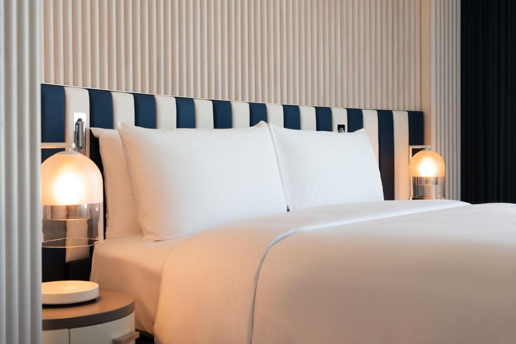 W Hotel 5*