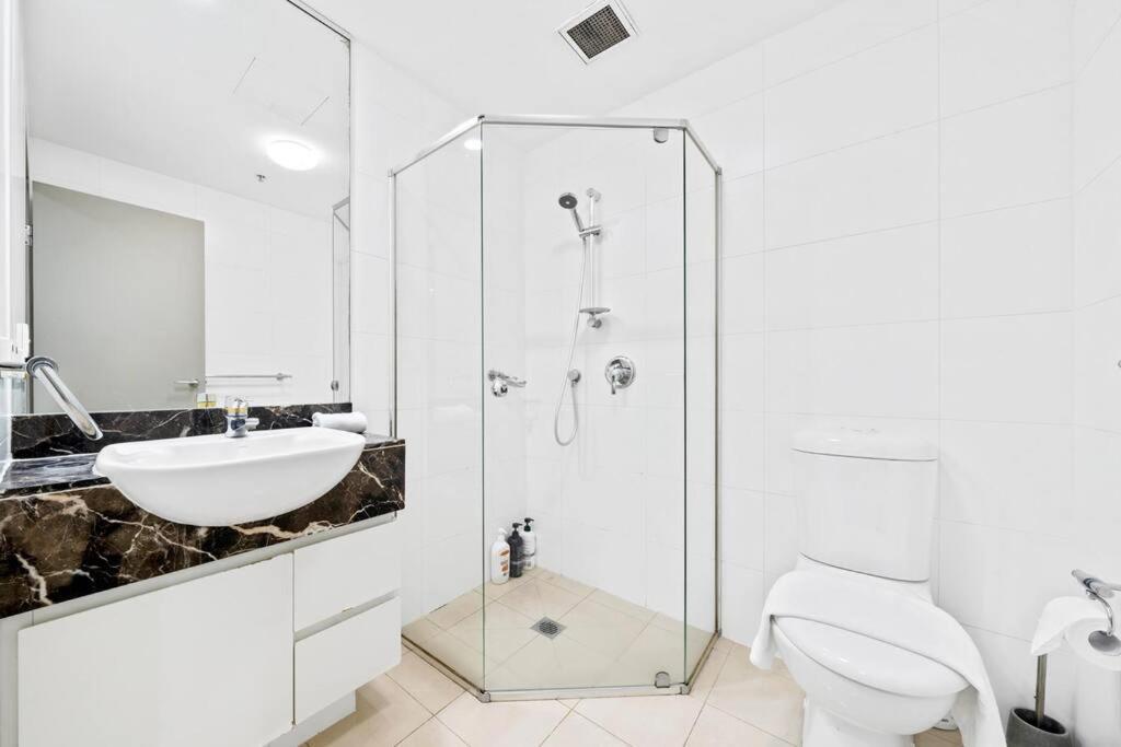 City 3 Bedrooms Apt - 1 Converted From Study Apartment