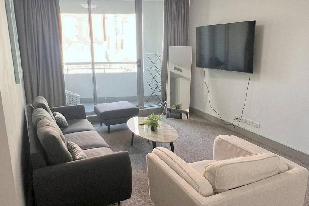 City 3 Bedrooms Apt - 1 Converted From Study Apartment *