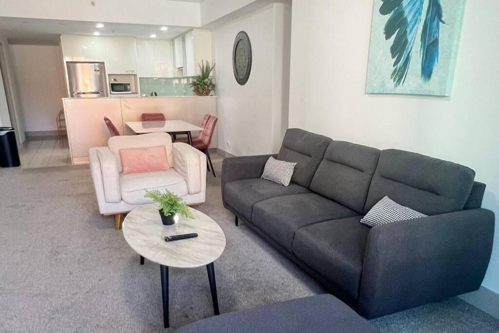 Apartment City 3 Bedrooms Apt - 1 Converted From Study *