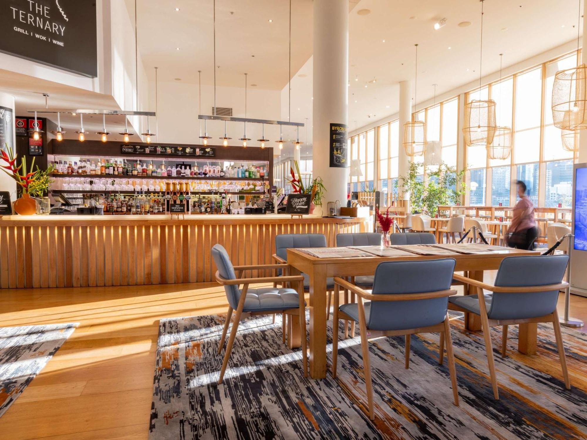 Novotel Darling Harbour 4*