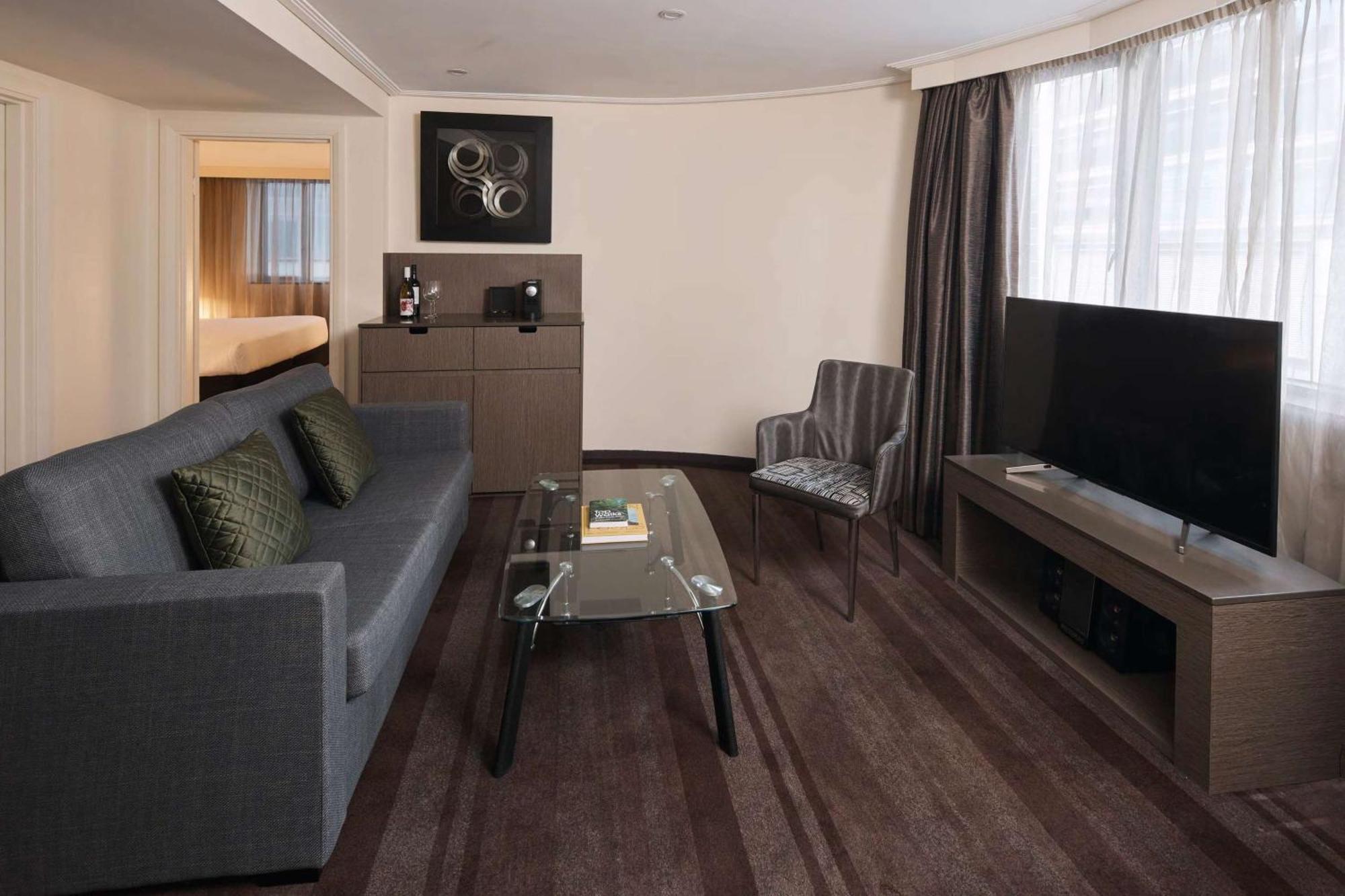 Hotel Rydges World Square 4*
