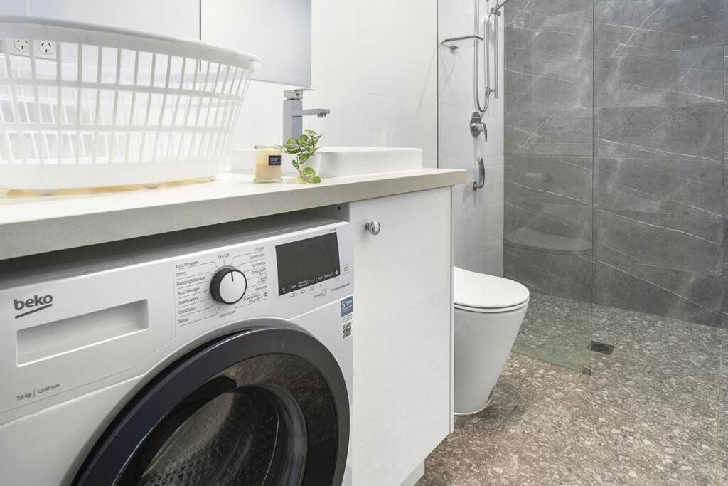 Stylish 2 Story Terrace House In Chippendale Holiday home Sydney