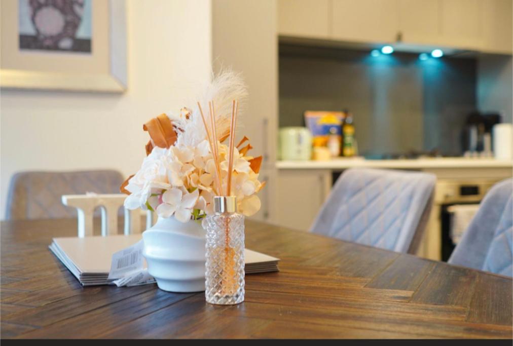 Modern Two Bed In The Centre Of Erskenville Sydney