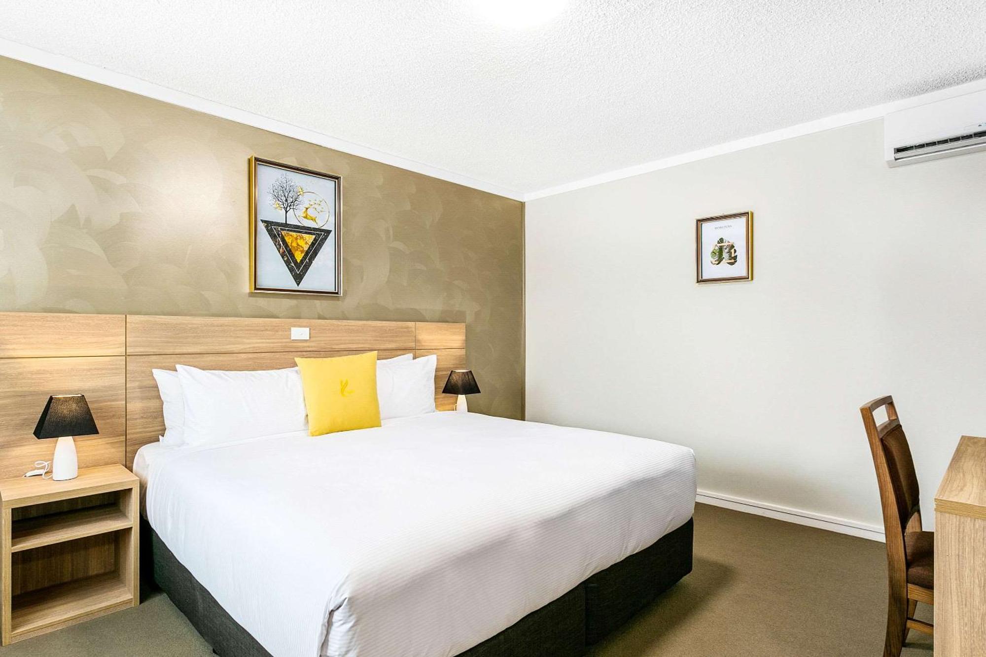 Quality Sunshine Haberfield Hotel 4*