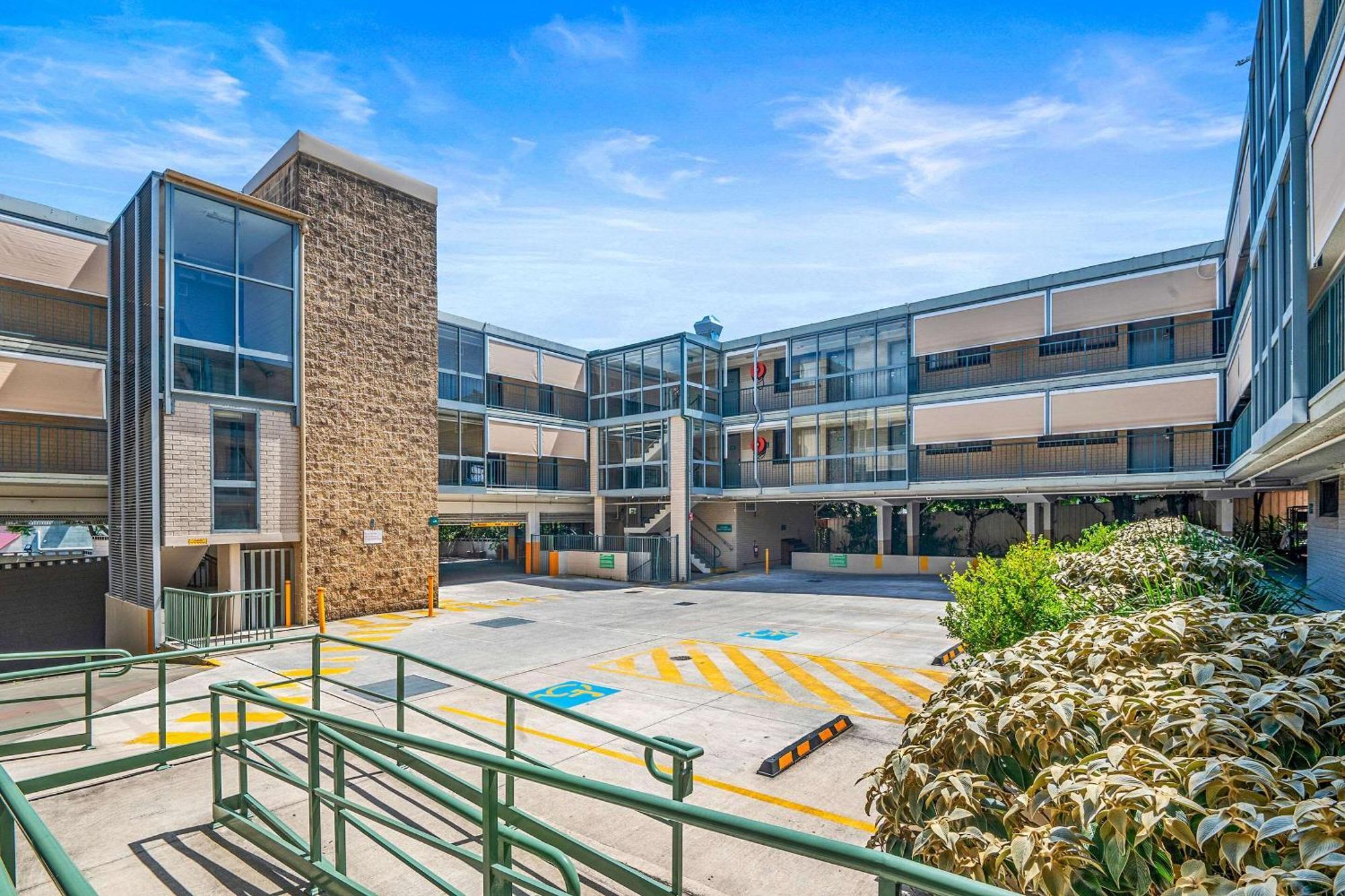 Quality Sunshine Haberfield Hotel