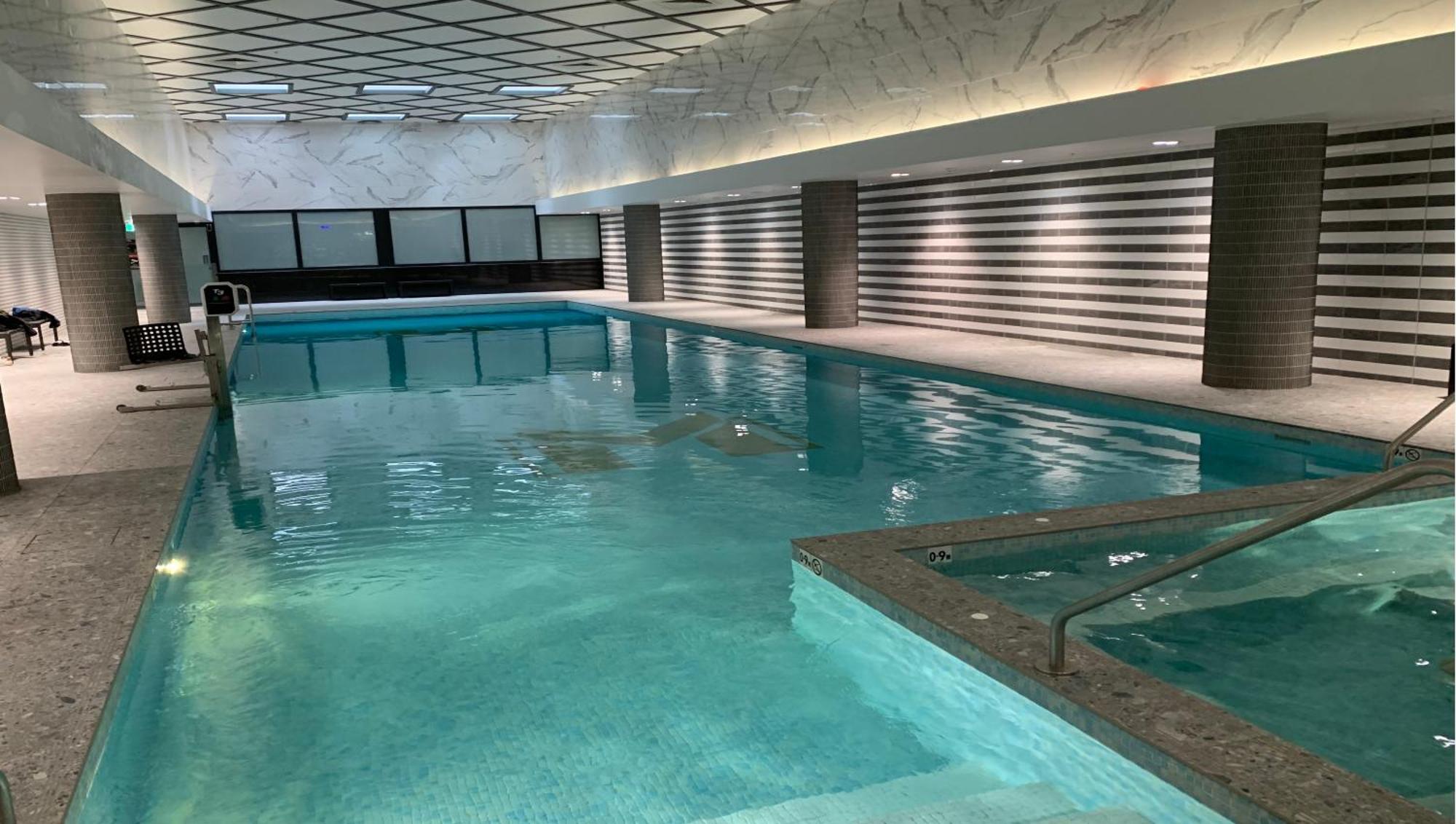 Amazing 1 Bedroom With Large Living & Extra Sleeping Space -up To 5 Ppl Gym Jacuzzi Pool Sauna And Garden With Bbq Apartment Sydney