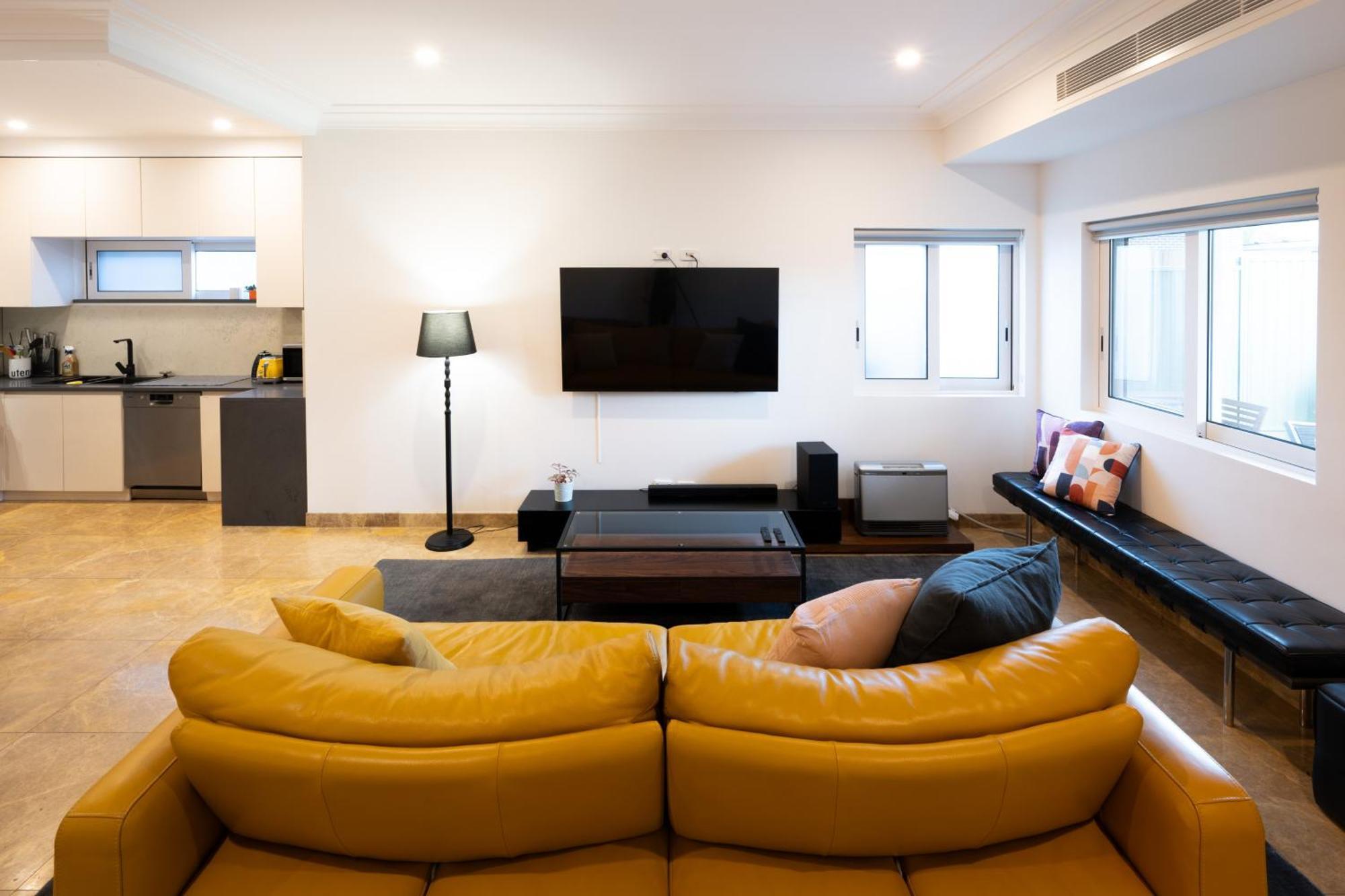 Luxury 3br In Mascot - Minutes From City, Beaches, And Airports Holiday home Sydney