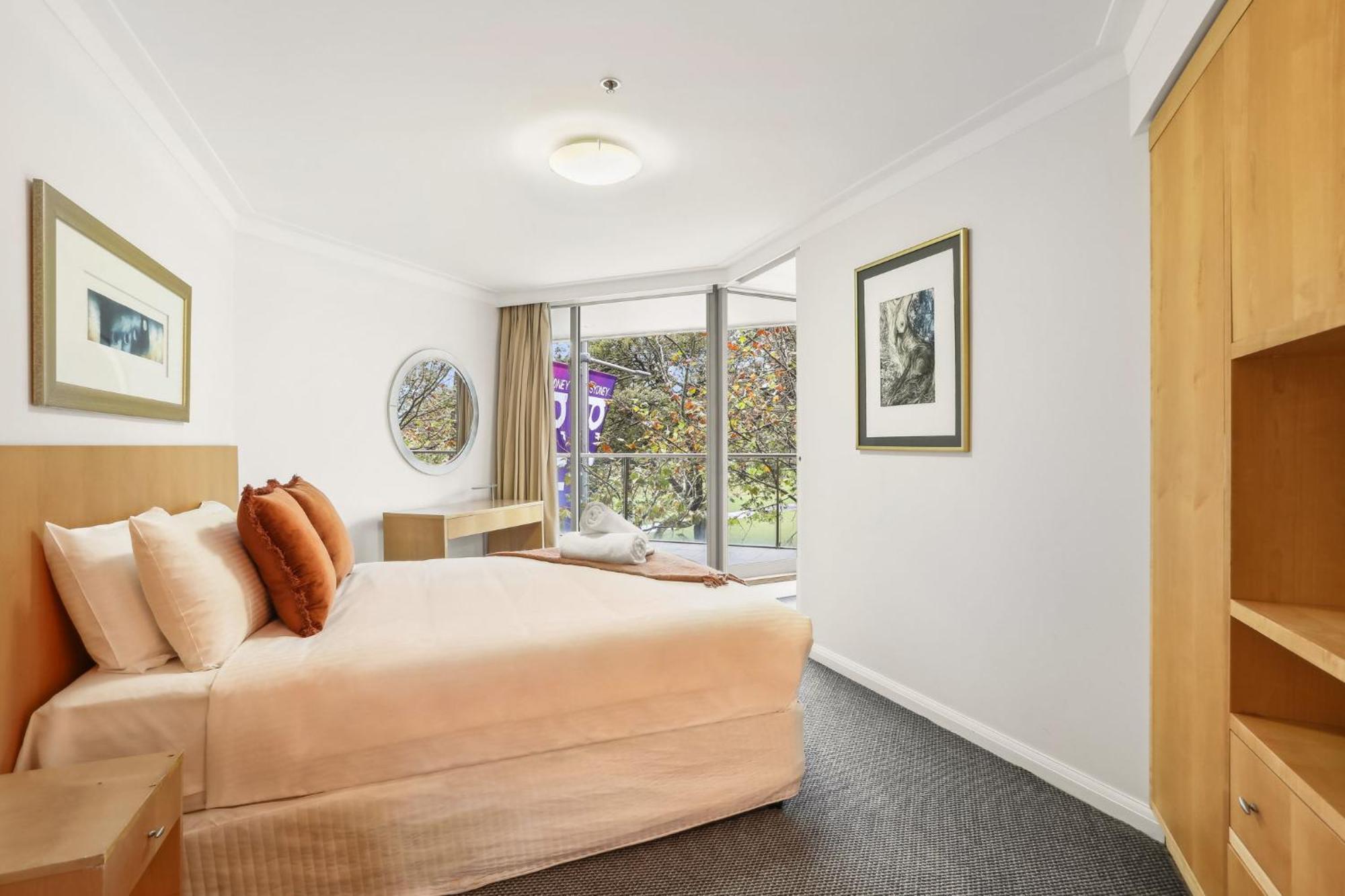 Luxurious Only 250m Walk To Opera House Apartment *