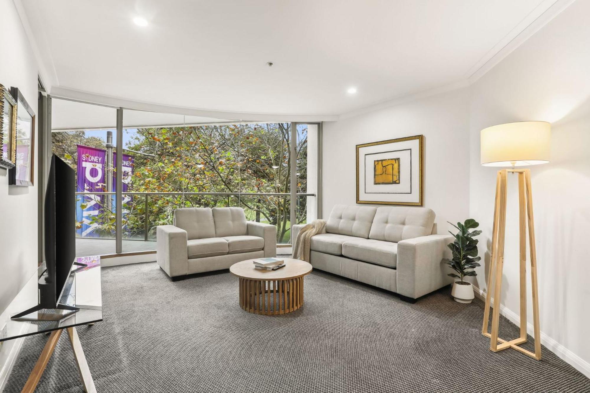 Luxurious Only 250m Walk To Opera House Apartment *