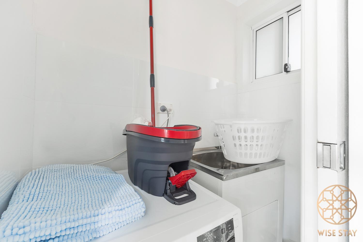 Hurstville 2br Granny Flat Near Shopping & Train Apartment Sydney