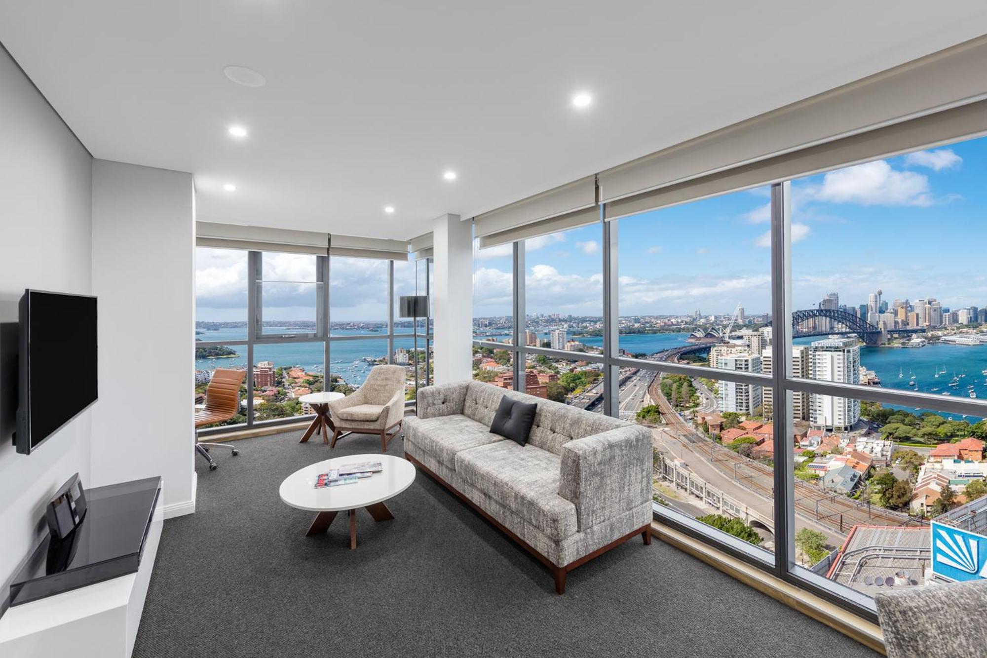 Meriton North Hotel 5*