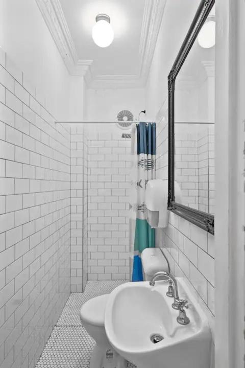 Venus By The Harbour Budget Hotel Sydney