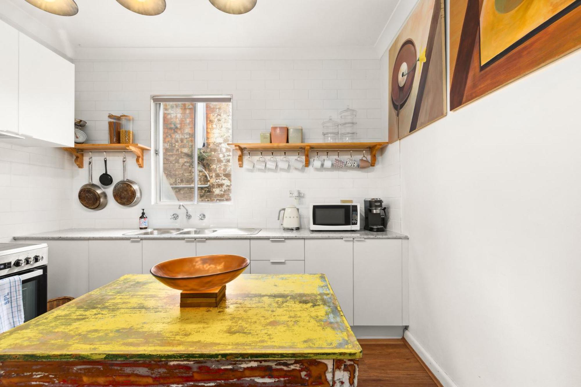 Eclectic Artist Escape In The Heart Of Enmore Sydney