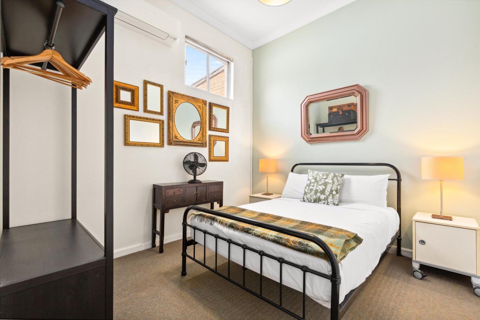 Eclectic Artist Escape In The Heart Of Enmore Sydney