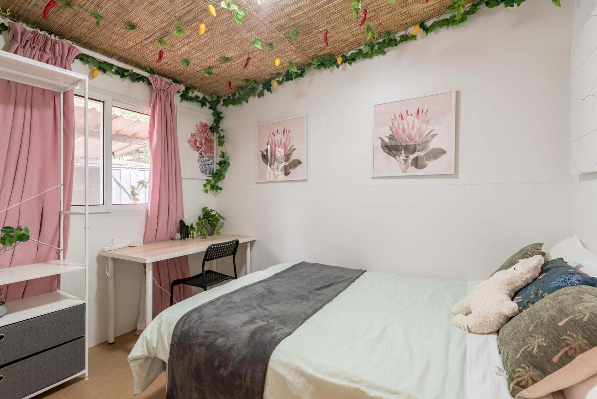 Boutique Double Or Queen - Close To Airport - Shared Bathroom Sydney