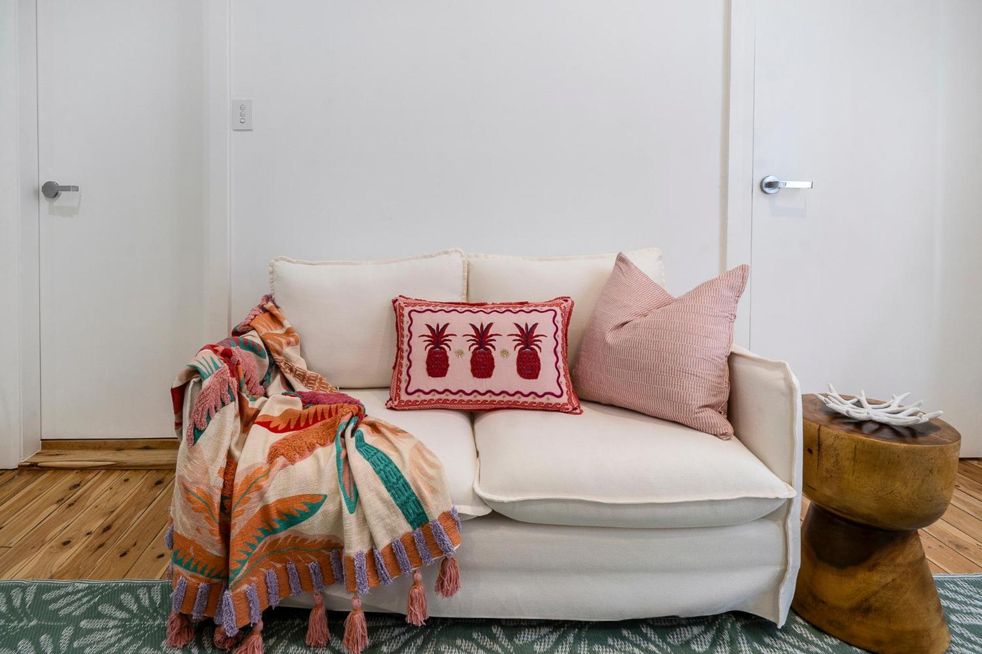 1 And 2 Bed - 500m To - Belle's At Bondi Hotel