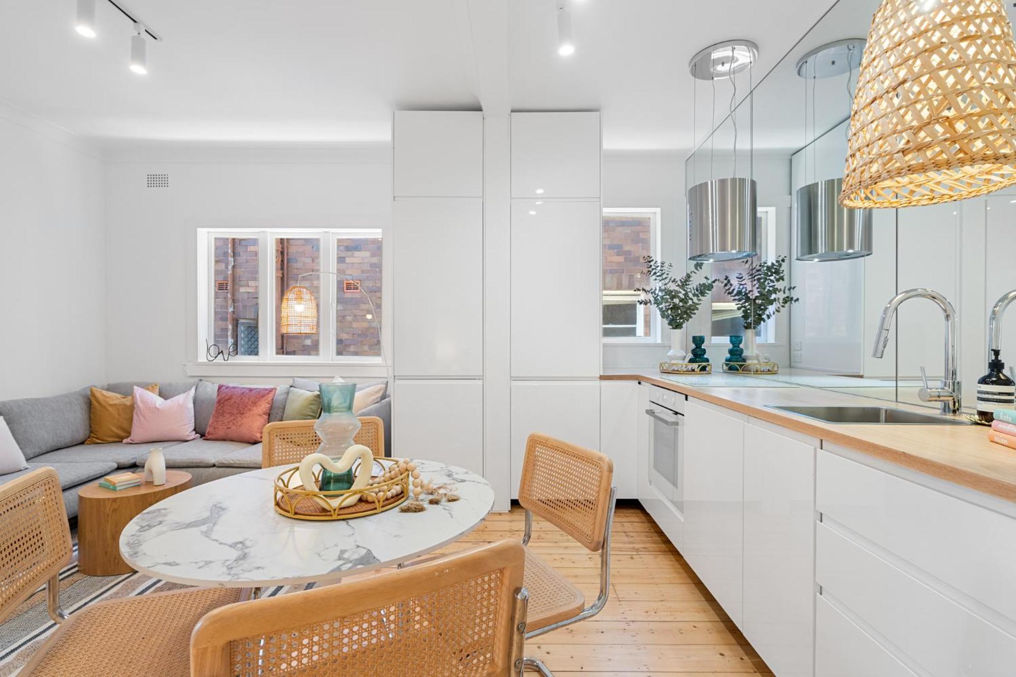 1 And 2 Bed - 500m To - Belle's At Bondi Hotel