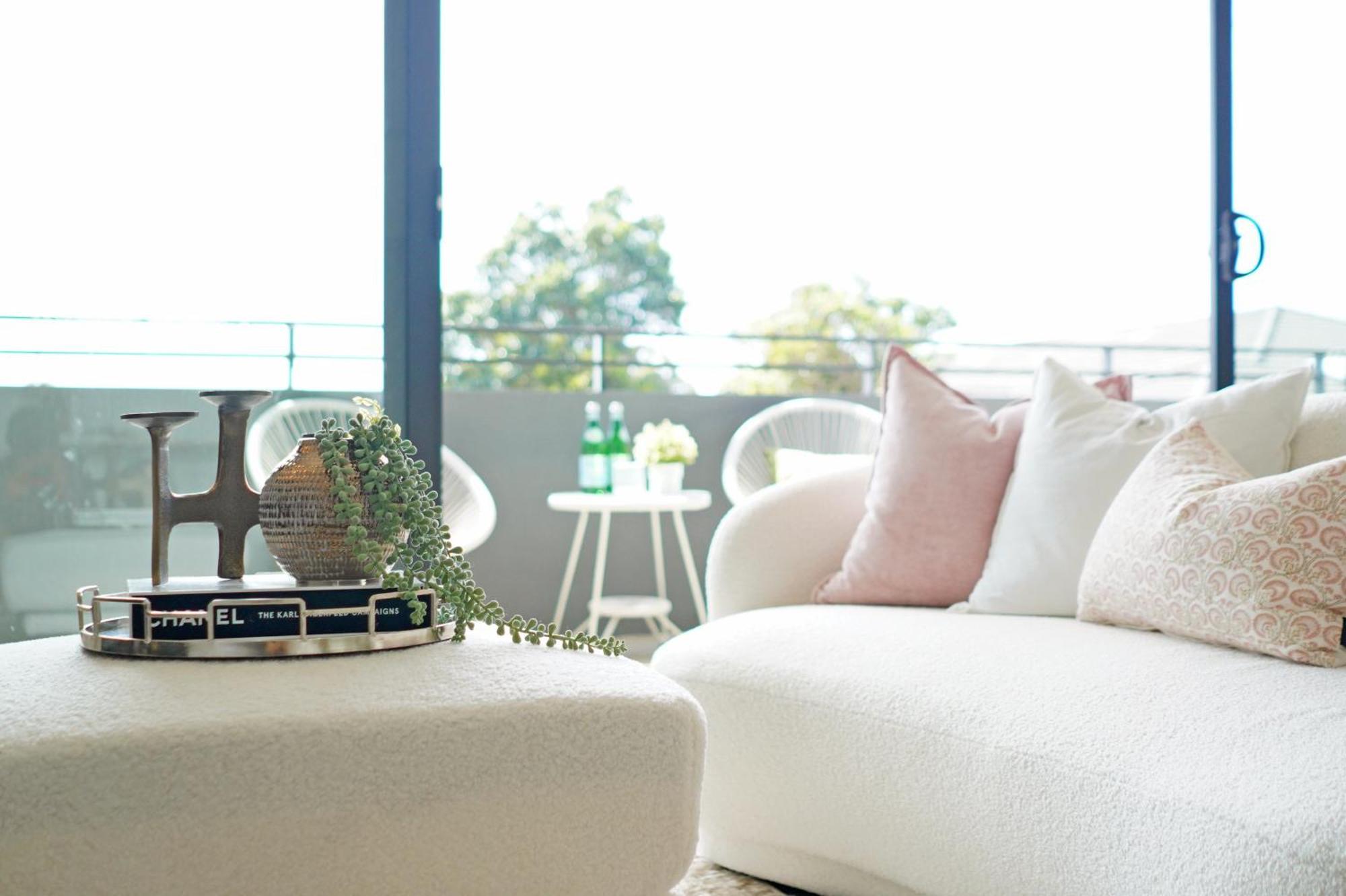 Bright & Elegant 2br With 2 Parking In Mascot Apartment *