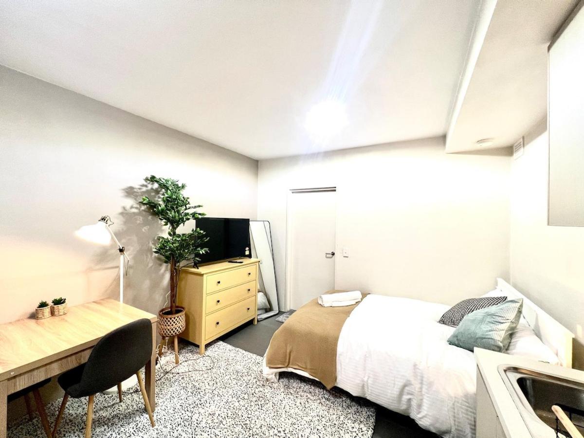 Simple And Tidy Small Surry Hills *