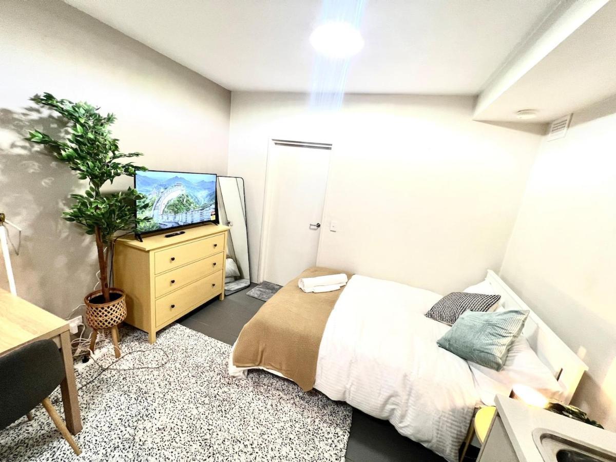 Apartment Simple And Tidy Small Surry Hills