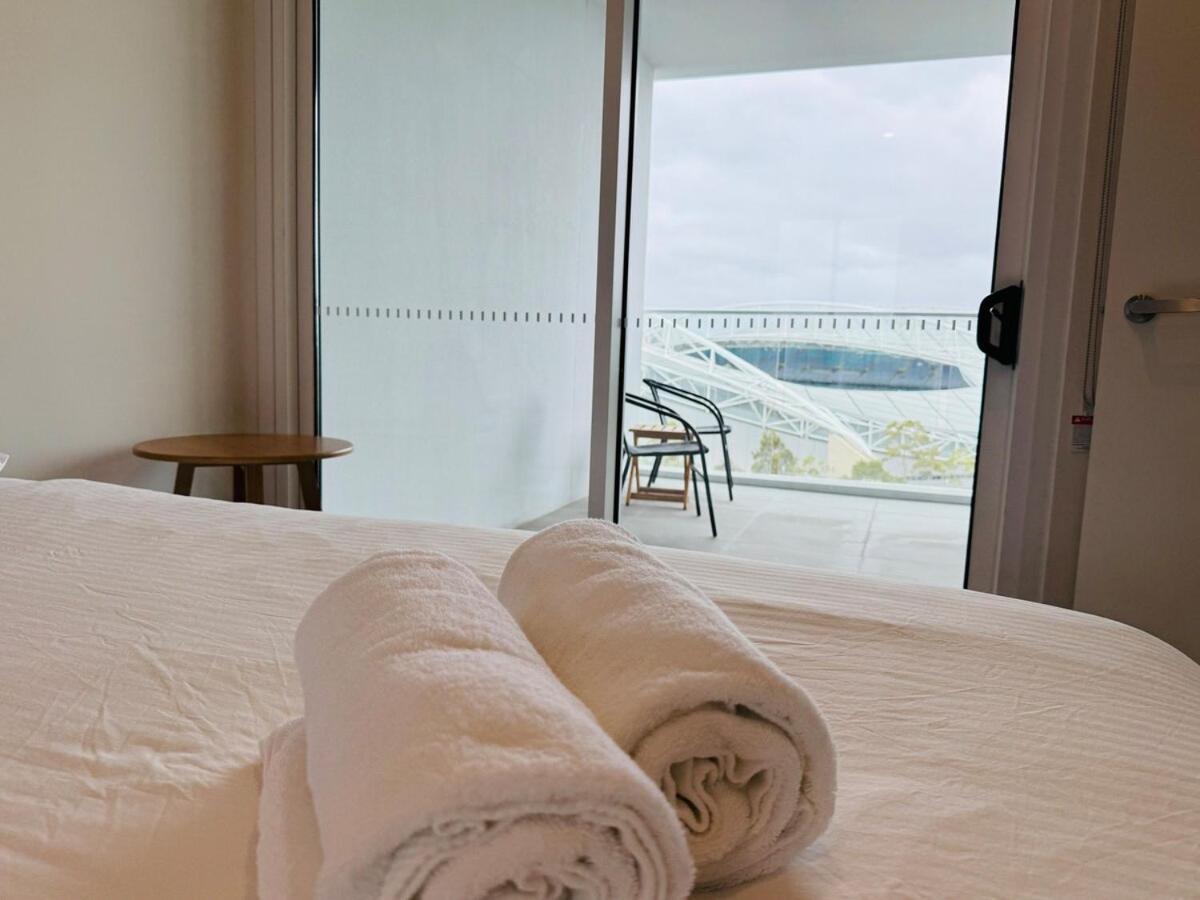 Olympic Park Gem 2 Bedroom Condo-parking, Pool Gym Apartment *