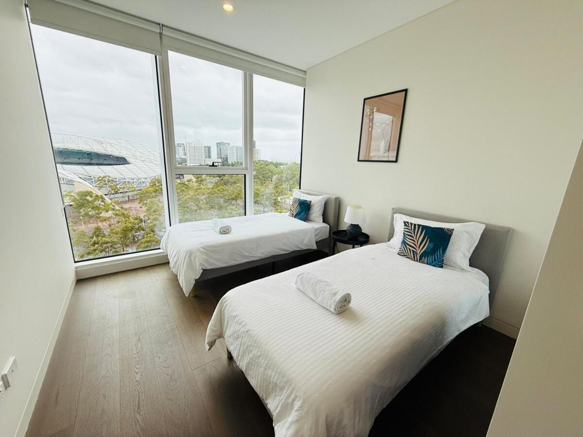 Olympic Park Gem 2 Bedroom Condo-parking, Pool Gym *