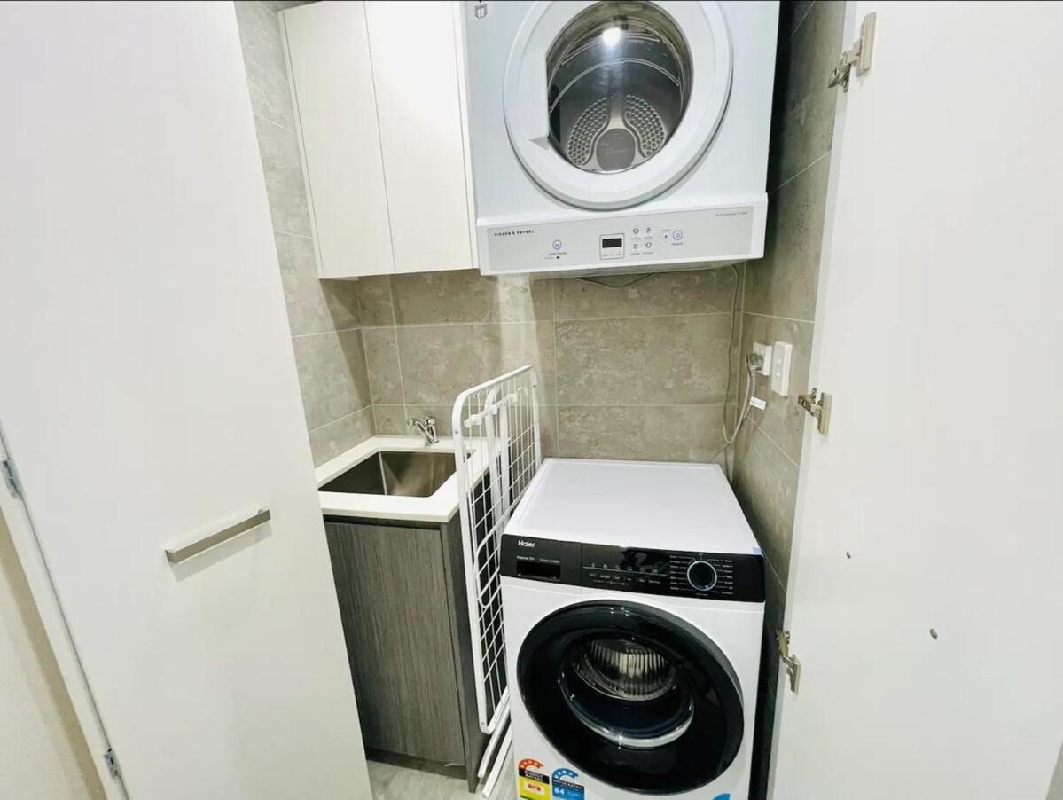 Olympic Park Gem 2 Bedroom Condo-parking, Pool Gym Apartment Sydney