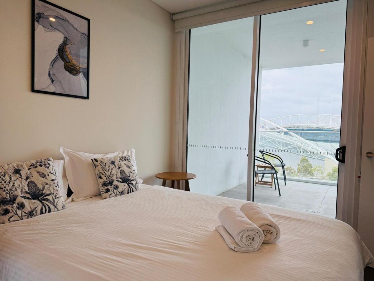 Olympic Park Gem 2 Bedroom Condo-parking, Pool Gym Apartment