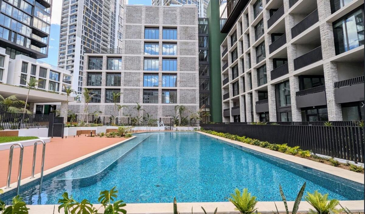 Olympic Park Gem 2 Bedroom Condo-parking, Pool Gym Apartment *