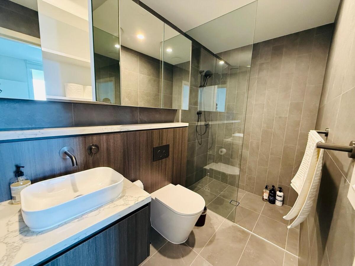Olympic Park Gem 2 Bedroom Condo-parking, Pool Gym Apartment Sydney