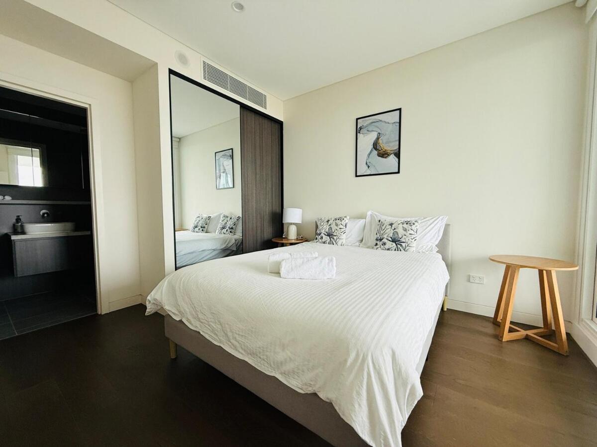 Olympic Park Gem 2 Bedroom Condo-parking, Pool Gym