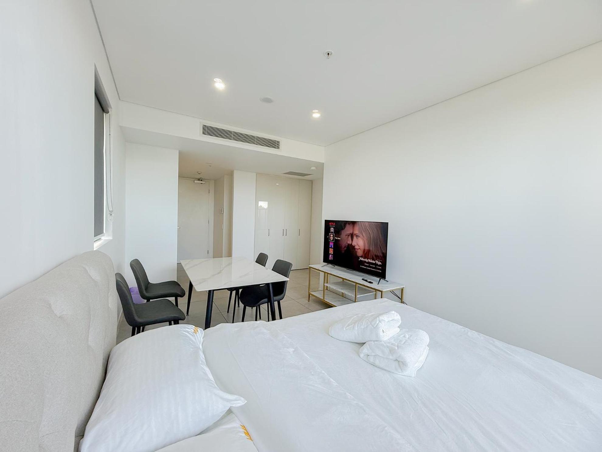 Burwood At St Luke Square Apartment *