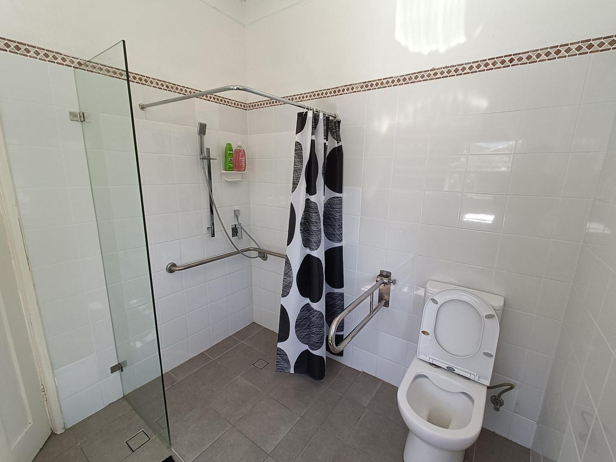 Homestay Spacious Queen In Carlingford With Pool - C2 Sydney