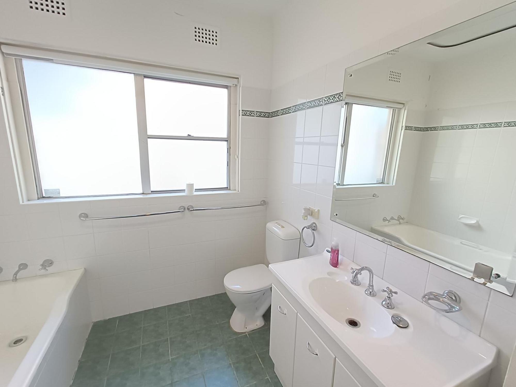 Homestay Spacious Queen In Carlingford With Pool - C2