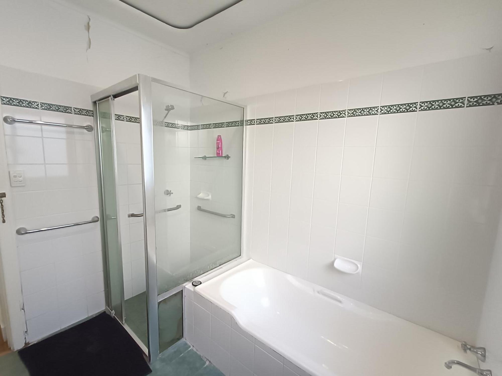 Spacious Queen In Carlingford With Pool - C2 Homestay