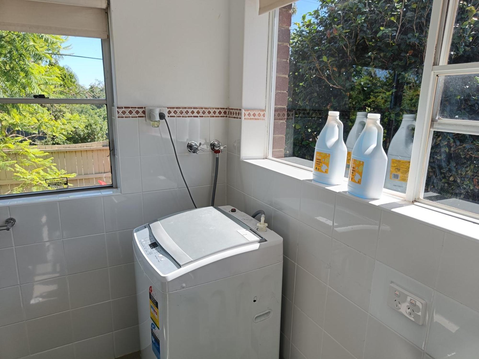 Spacious Queen In Carlingford With Pool - C2 Homestay Sydney