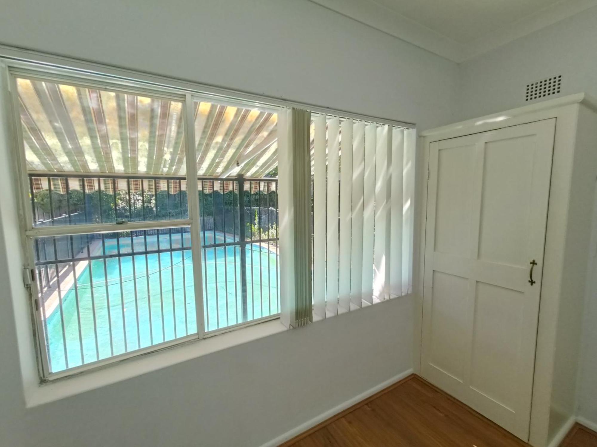 Spacious Queen In Carlingford With Pool - C2 Sydney