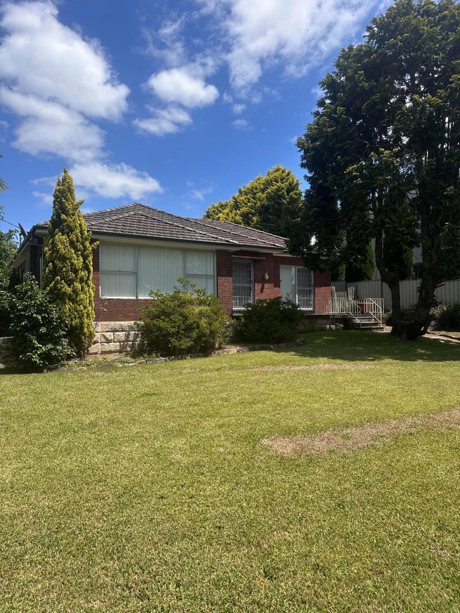 Spacious Queen In Carlingford With Pool - C2