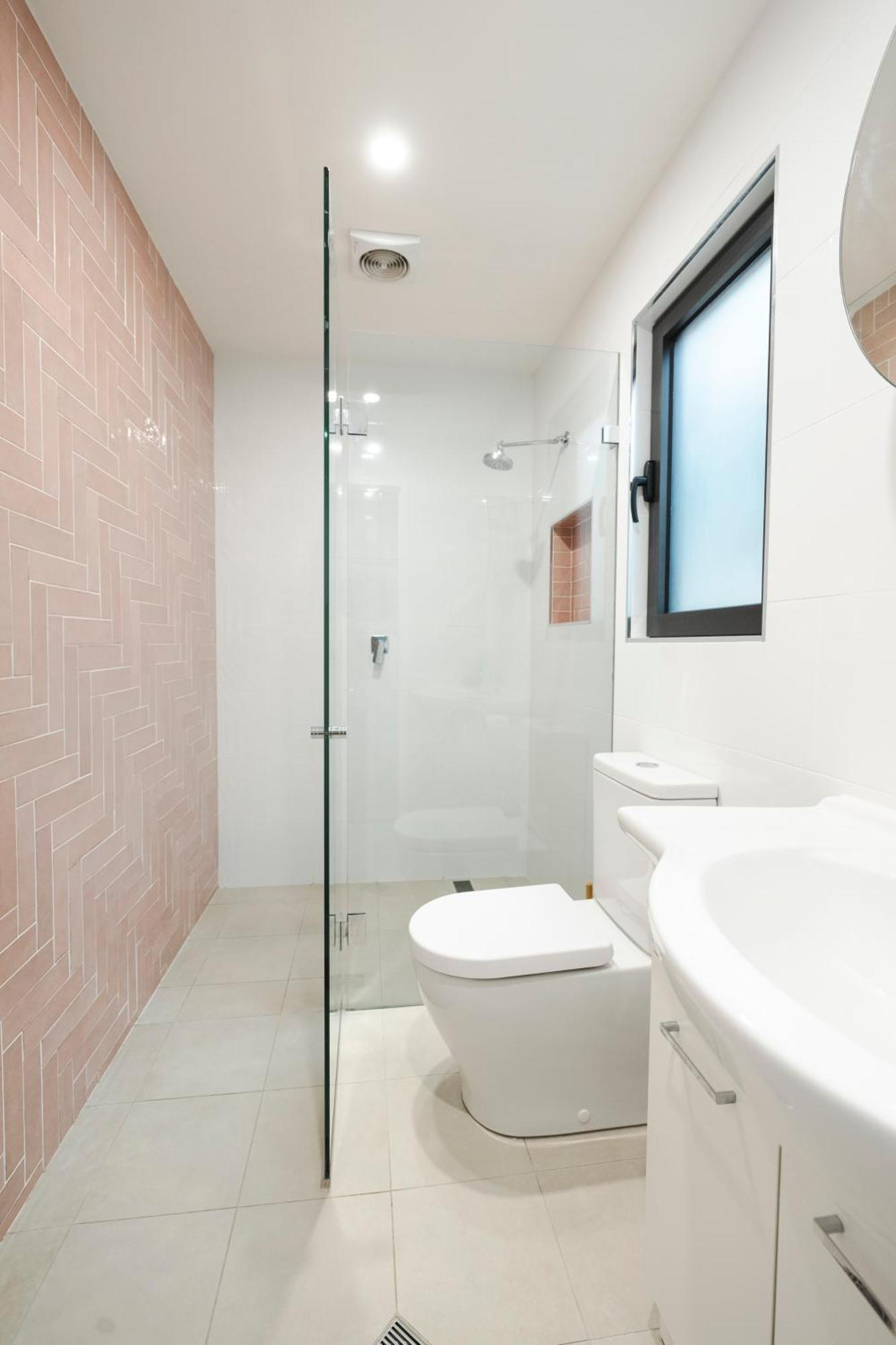 Apartment Bushland Setting Close To Cbd- Stand Alone *