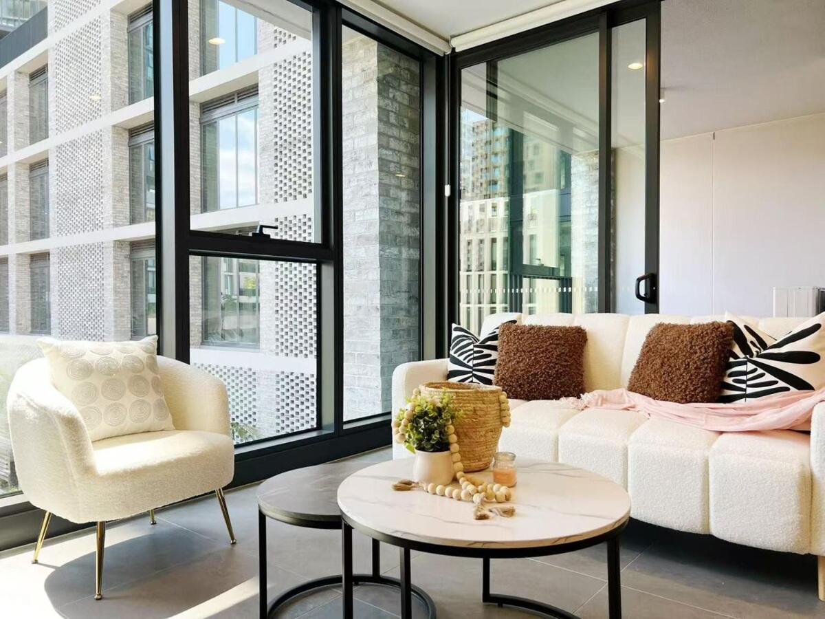 Luxury Poolside 2 Bedroom In Olympic Park Apartment Sydney