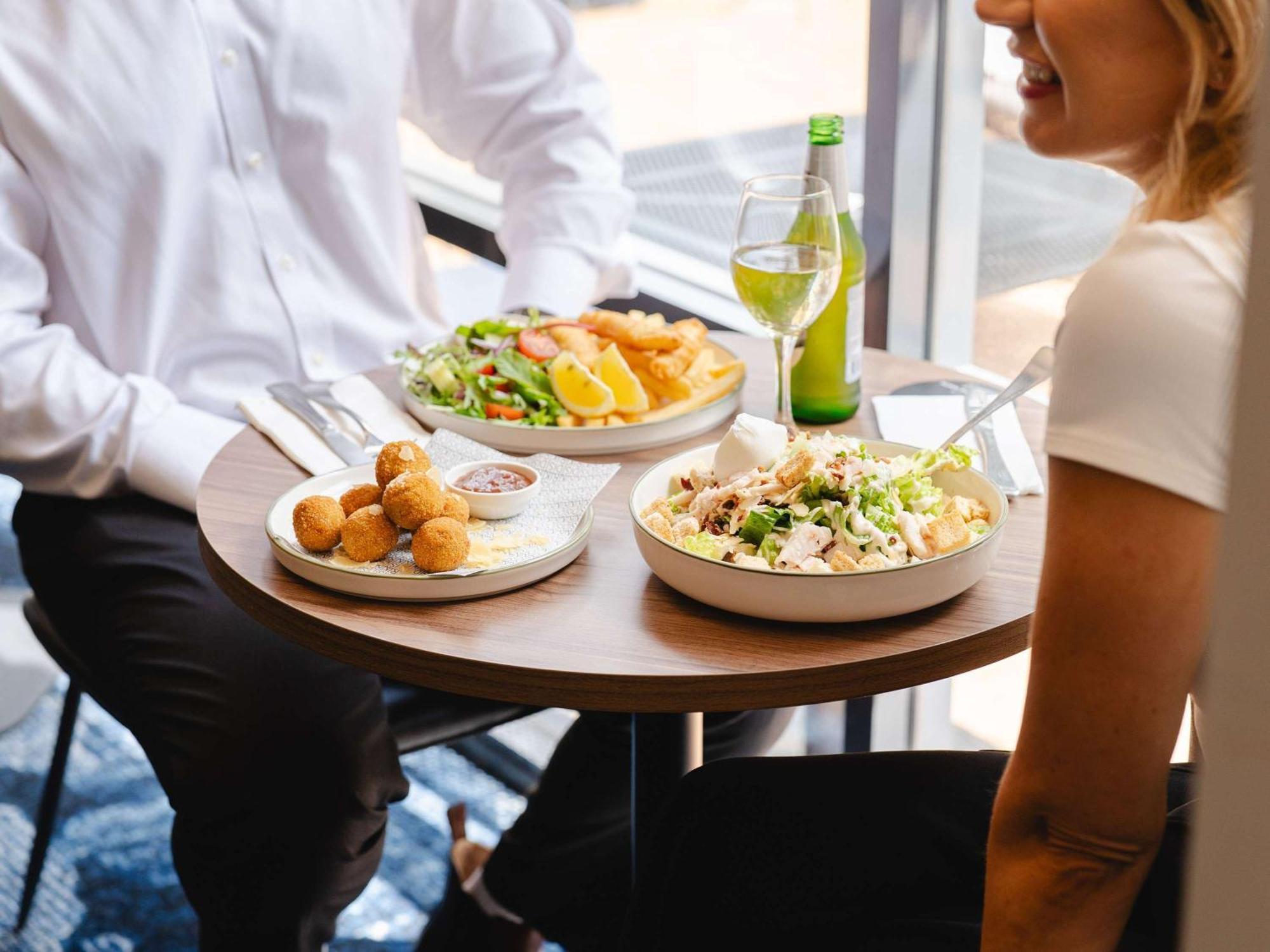 Mercure Macquarie Park Hotel 4*