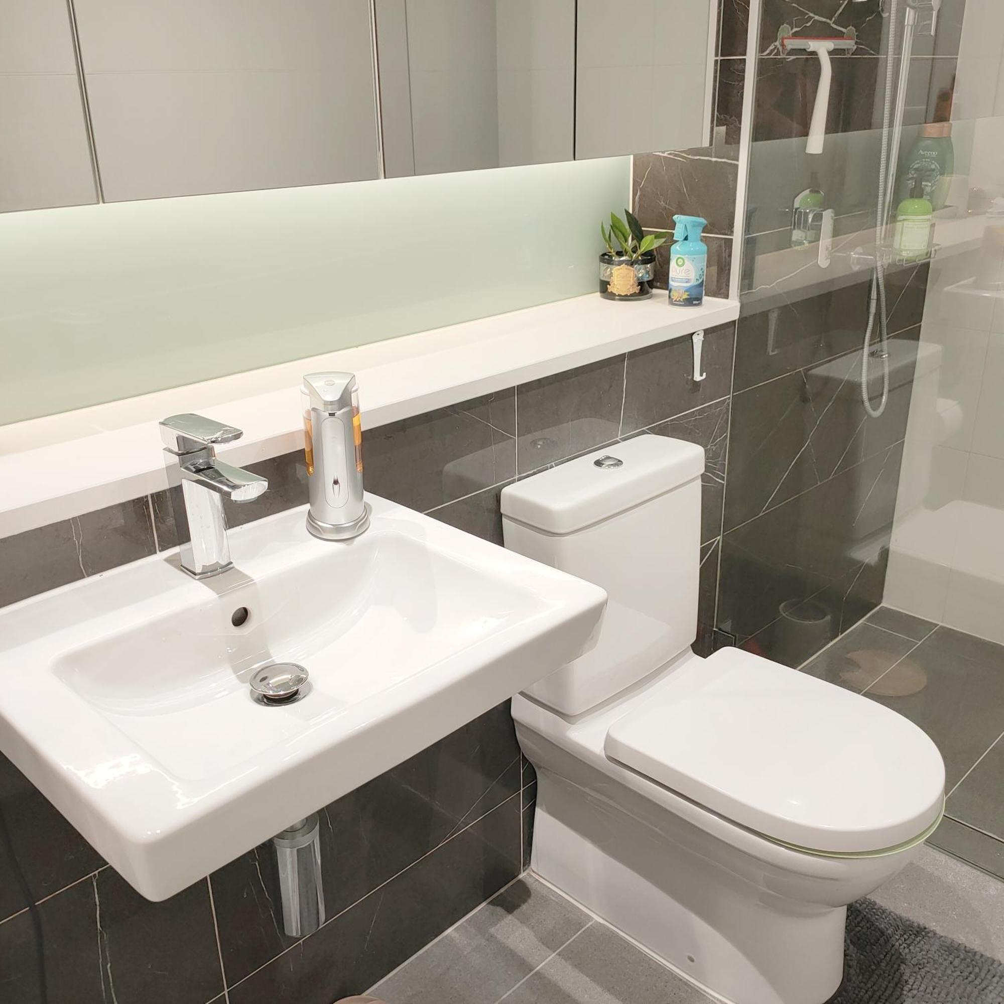Bay View 2 Bed Highrise With Free Parking Apartment Sydney