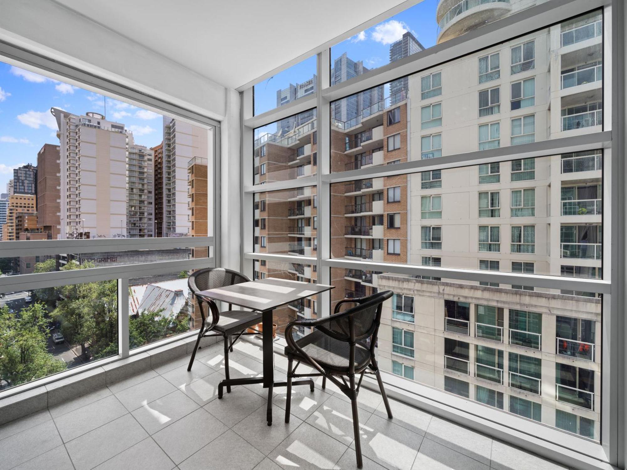 Vibrant 2bd Hideaway - 1 Bd Converted From A Study Apartment